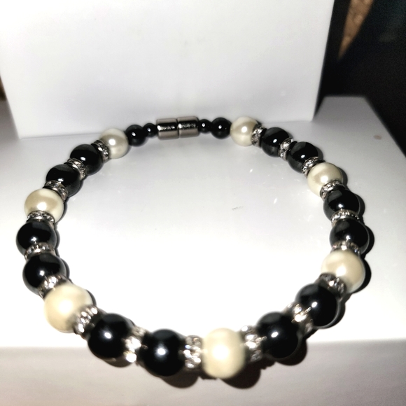 Hematite Pearl Rhinestone Magnetic Braclet Excellent condition Rare Vintage - Picture 2 of 5